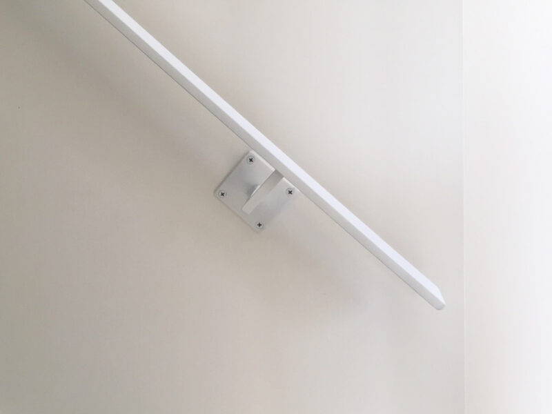 留め具を真横から。