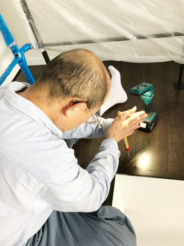 取付はしっかりと下穴位置を出します