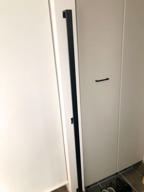 フラットバー玄関手すり