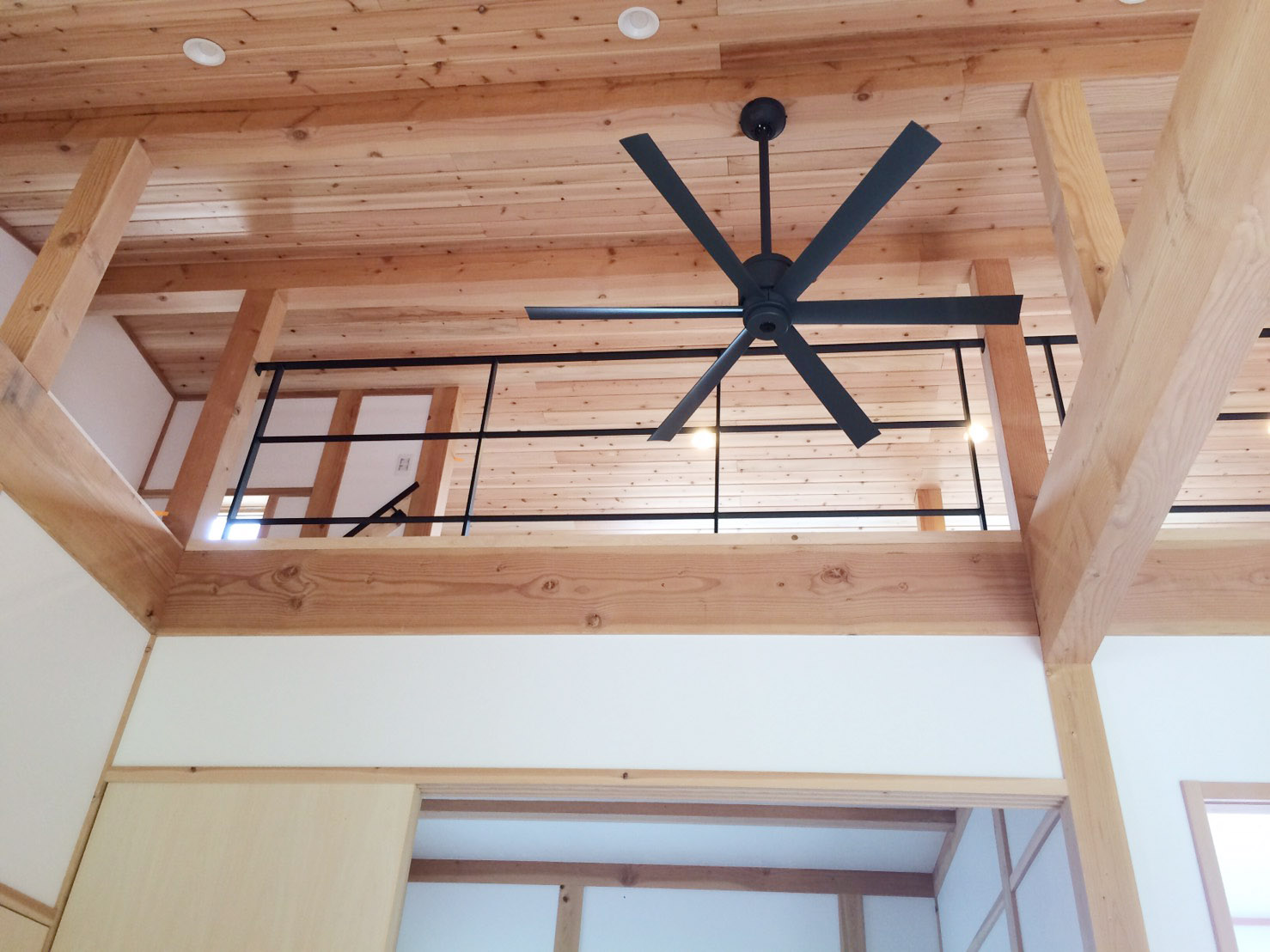 和風テイストの新築ロフト空間にスチール手摺!